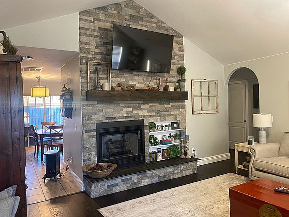 3rd image of 2404 Sara Alice Ct