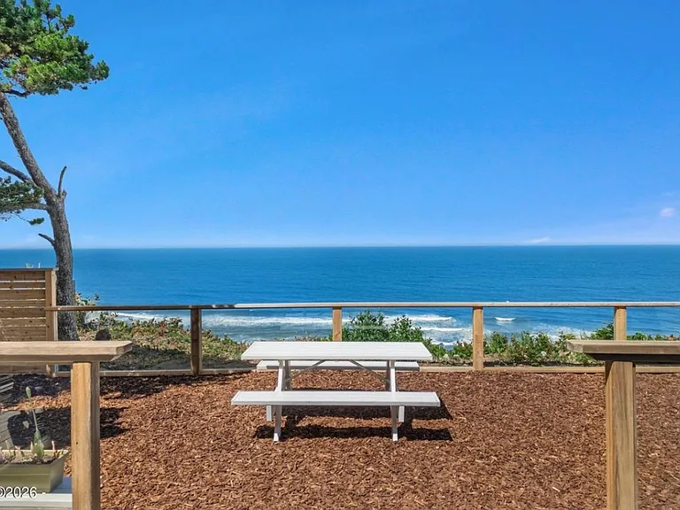 1825 SW Coast Ave — Photo 51