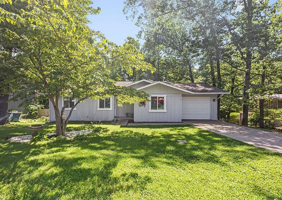 1st image of 27 Hollow Way Dr