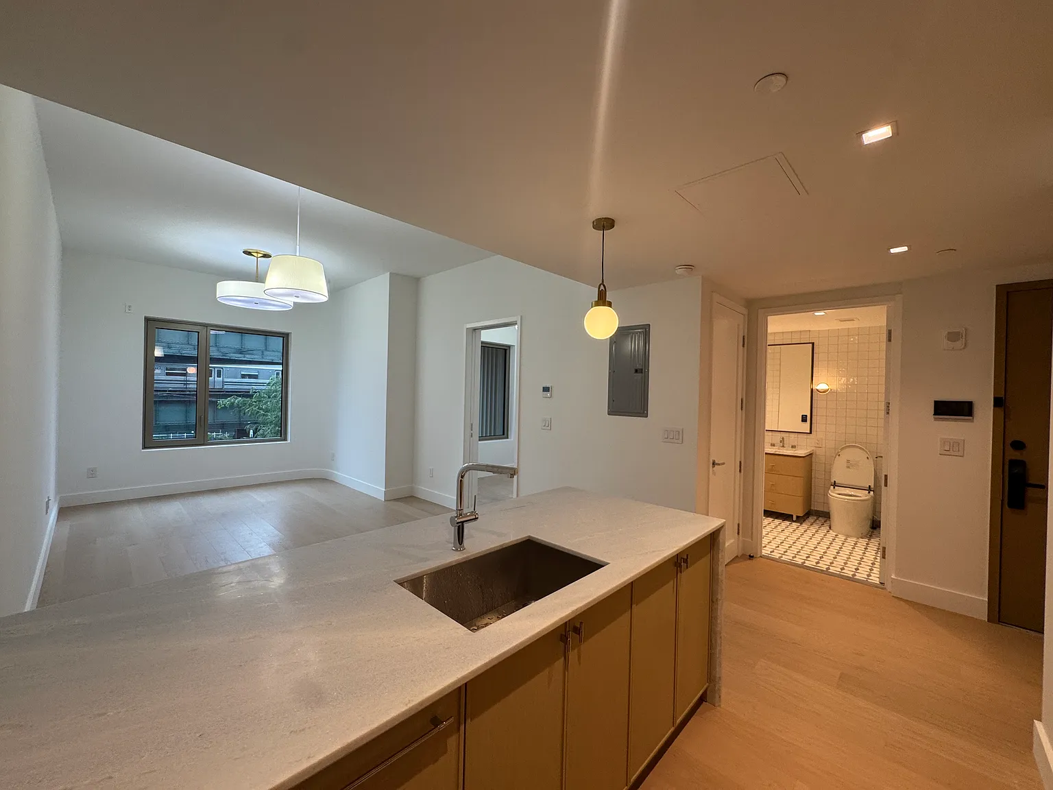 1 bed, 631 sqft, $4,300 — Photo 2