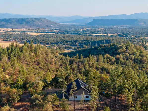 110 McDonalds Way, White City, OR 97503