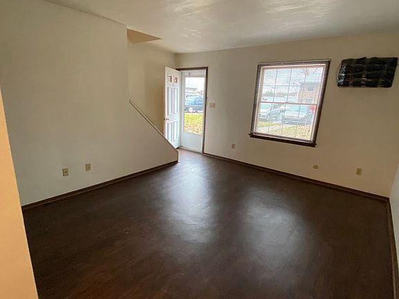 3rd image of 1005 Walnut Ave APT 34