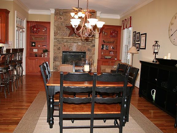 Large eat in kitchen