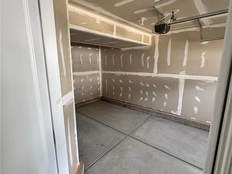 4034 Hemlock Ct — Photo 6