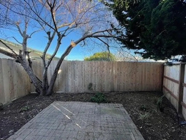 481 Hillview St — Photo 9
