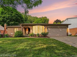 5849 Bingham Dr, Troy, MI 48085