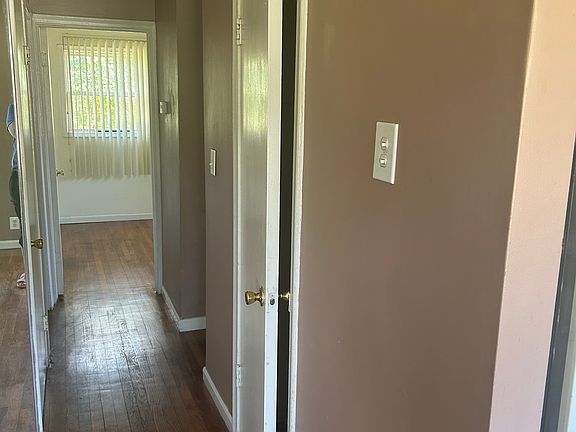 5th image of 2395 Ackley Ave