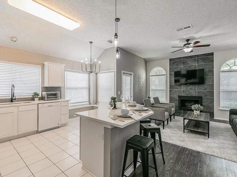 7017 Chateau Dr — Photo 25
