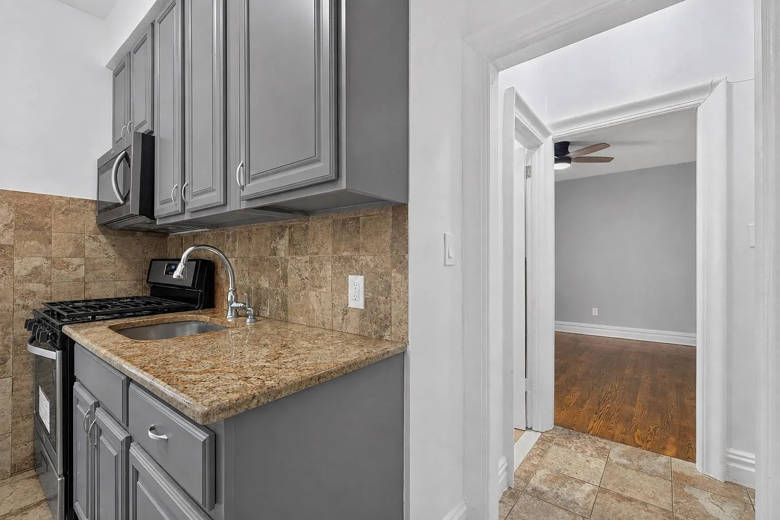 1 bed, 1.0 bath, $1,600 — Photo 4