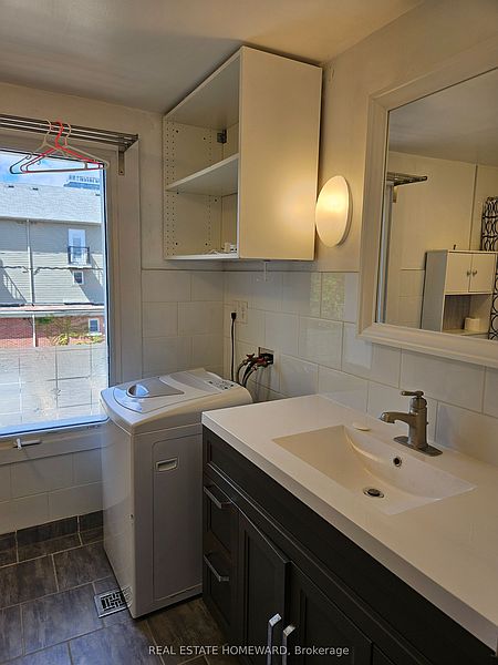 Toronto Townhouse for rent - 2 Bedrooms — photo 16