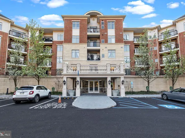 207 Carson Ter, Huntingdon Valley, PA 19006