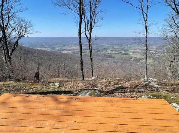 1 Porch Rock Rd, Pikeville, TN 37367