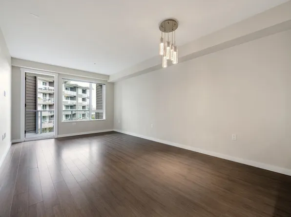 255 W 1st St #303, North Vancouver, BC V7M 3G8