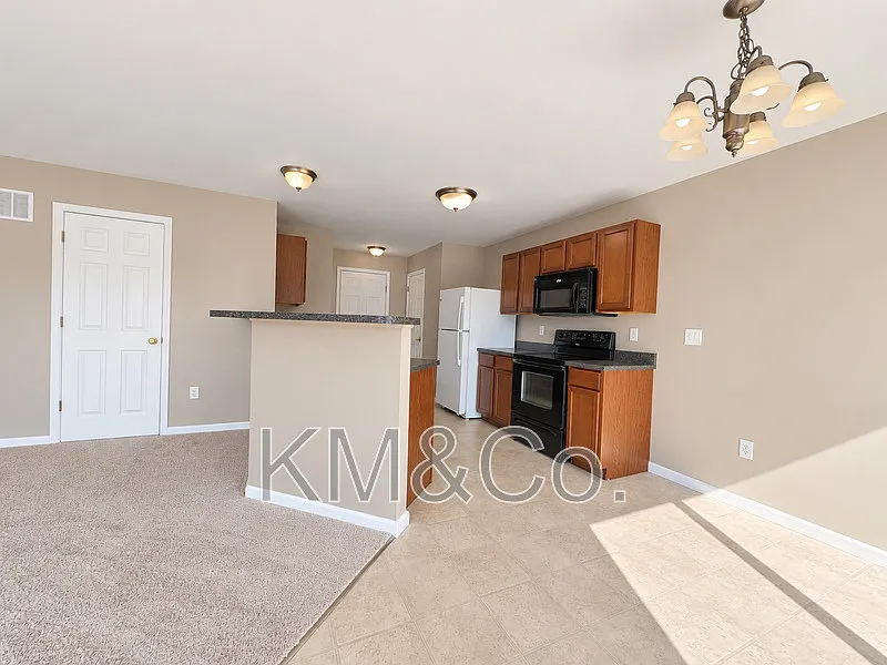 3 bed, 2.5 bath, 1748 sqft, $2,395 — Photo 4