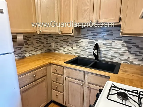 1108 Kenwood Pkwy APT 6, Minneapolis, MN 55403