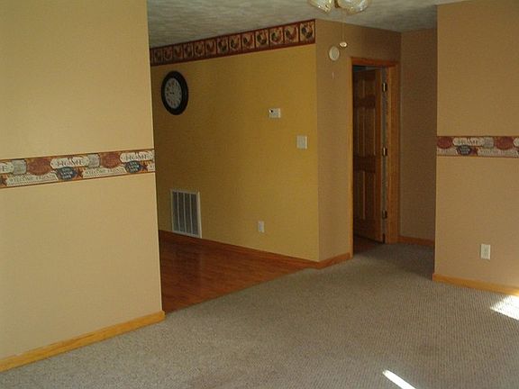 4th image of 313 E 8th St