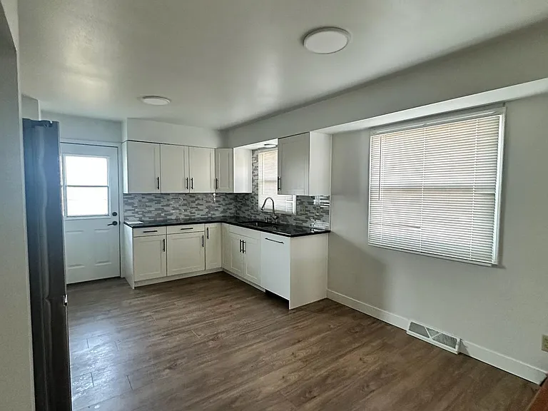 1834 Cardinal Dr — Photo 3