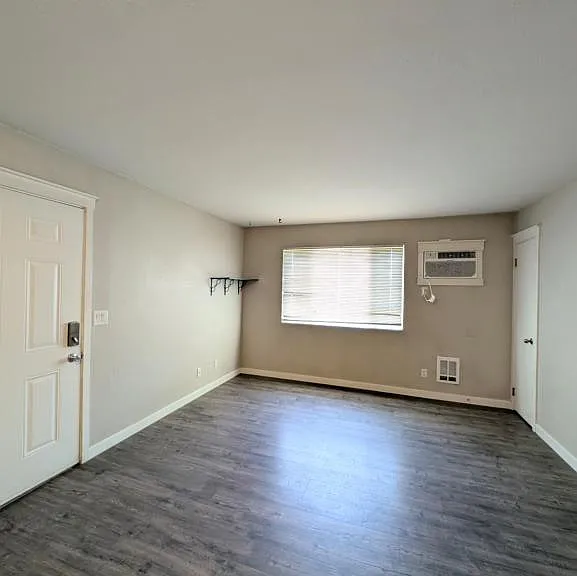 920 W Entiat Ave #C — Photo 8