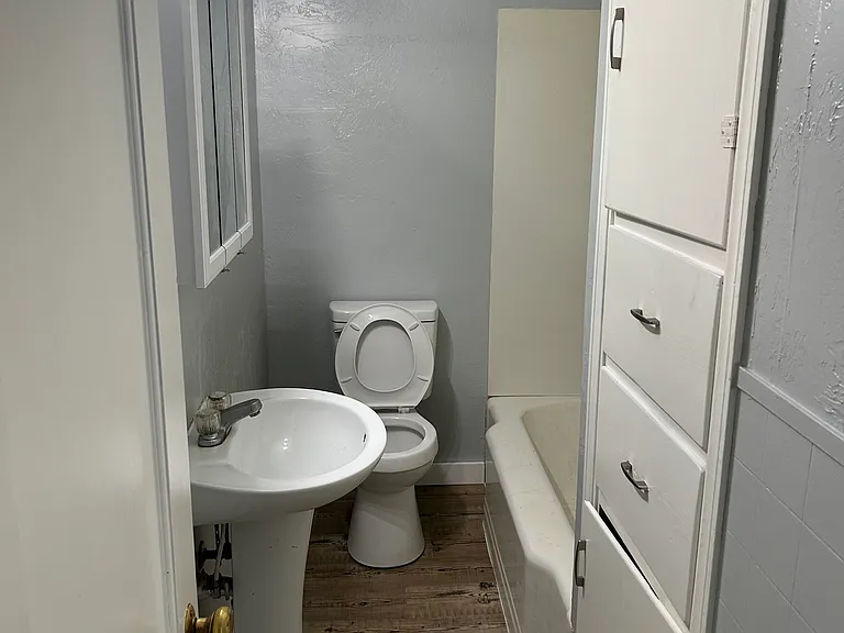 115 E Johnson St — Photo 4