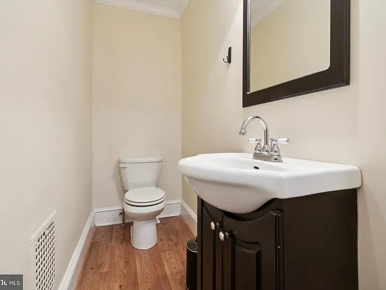 925 County Line Rd — Photo 10
