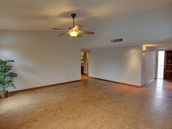 4th image of 4000 W Plantation St
