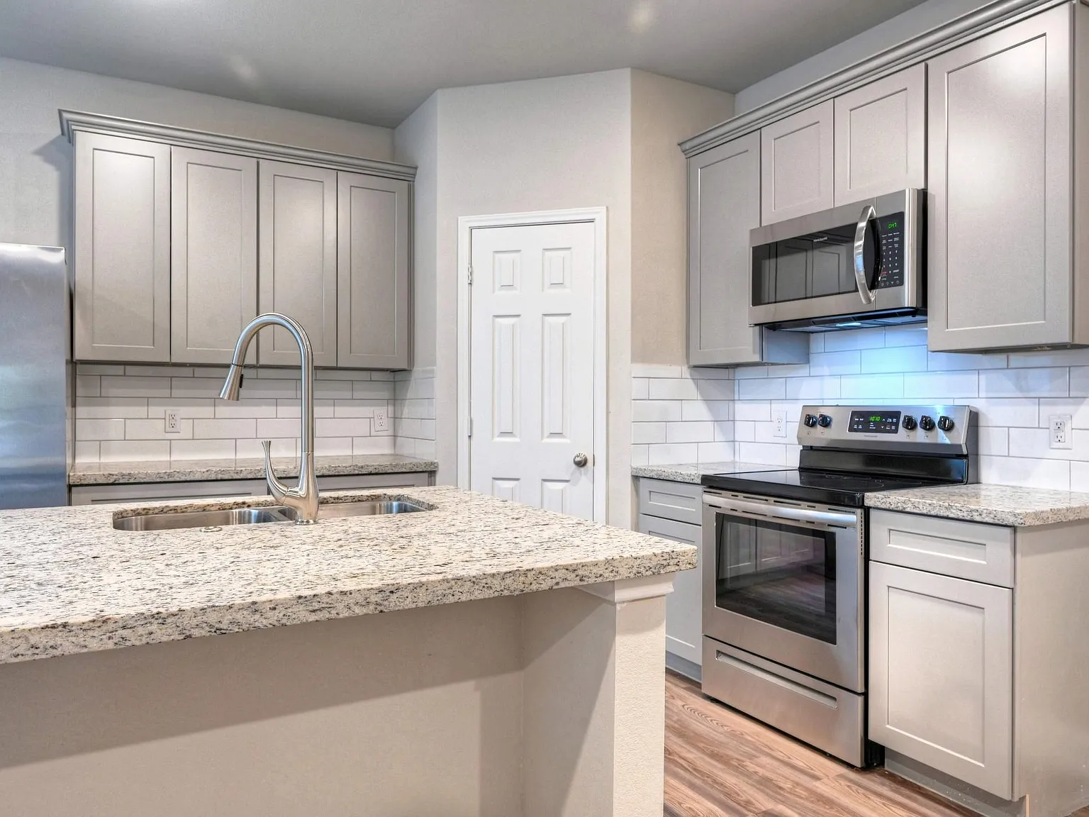 2 bed, 2.0 bath, 958 sqft, $1,295 — Photo 4