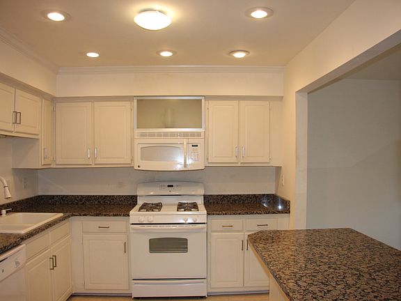 5th image of 6102 Newington Dr