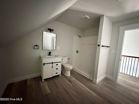 4th image of 504 Saratoga Road