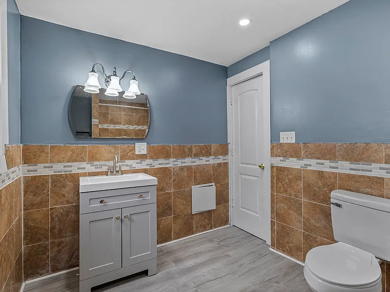 556 Florence St #1 — Photo 8