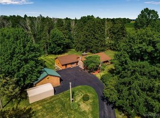 9641 Haight Rd, Barker, NY 14012