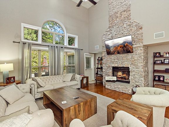3rd image of 136 Seven Springs Dr