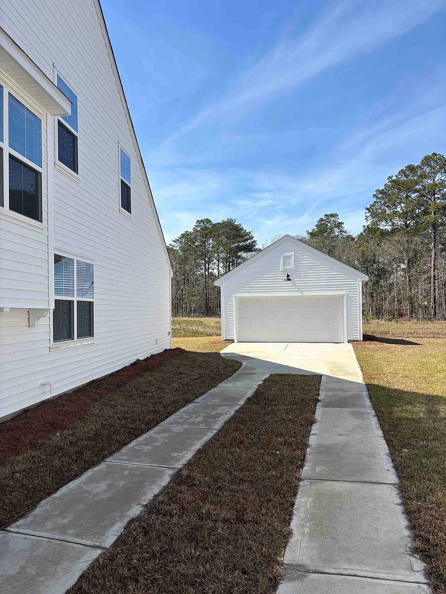 Building Photo - 110 Standing Oaks Dr