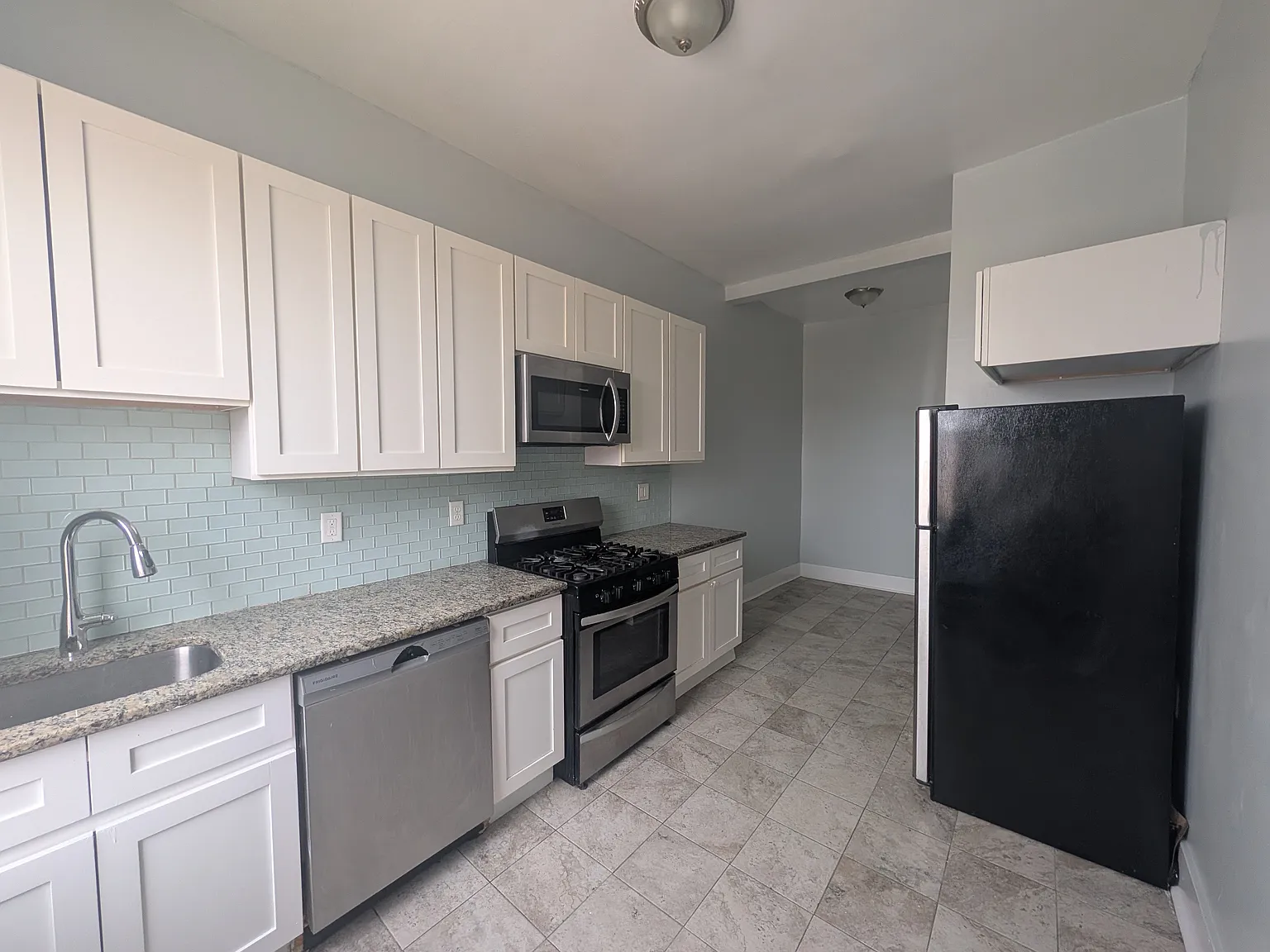4 bed, 1.5 bath, 1100 sqft, $2,395 — Photo 1