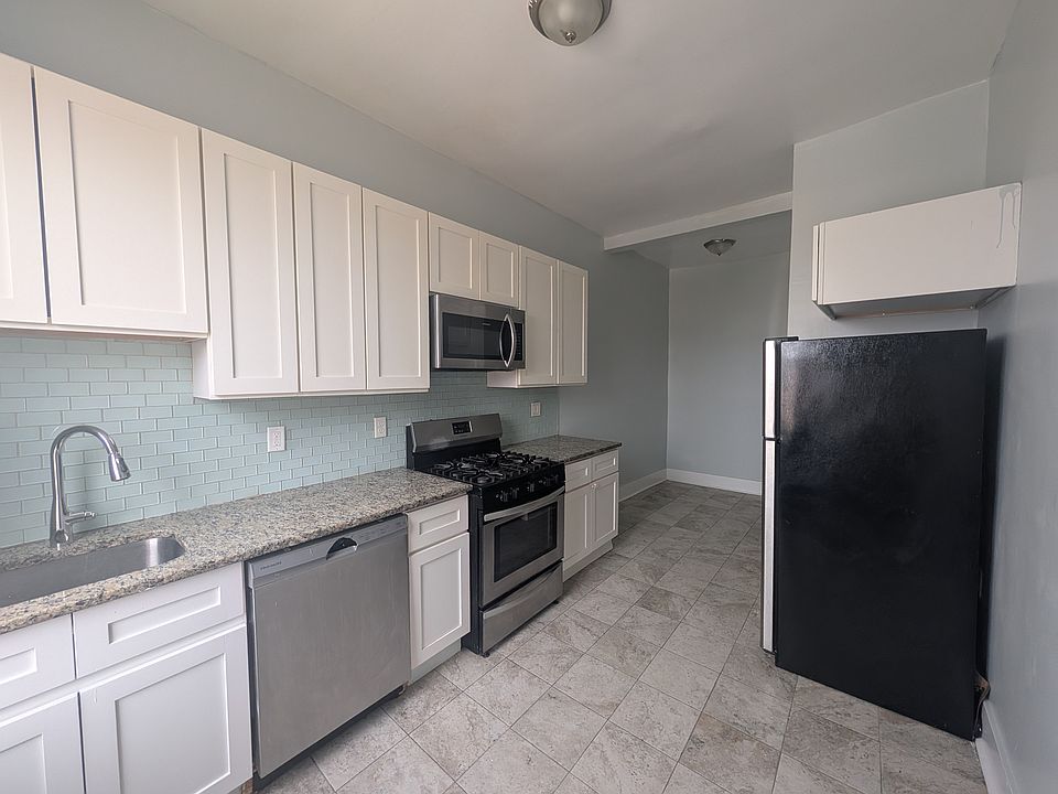 1st image of 72 Grove St APT 6