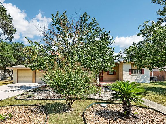 3rd image of 8714 MIDCROWN DR