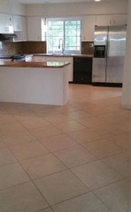 5th image of 10189 SW 49th Mnr