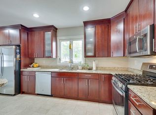 95 Landseer St Floor 2, West Roxbury, MA 02132