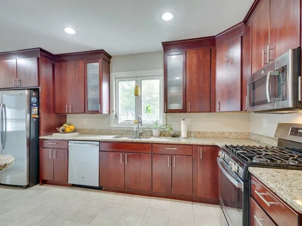 95 Landseer St Floor 2, West Roxbury, MA 02132