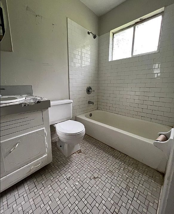 2nd image of 512 Avondale Rd
