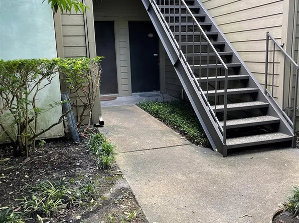 10053 Westpark Dr APT 325, Houston, TX 77042