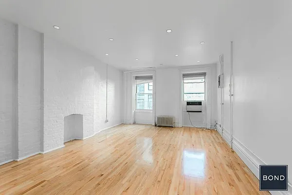 Rented by Bond New York | media 23