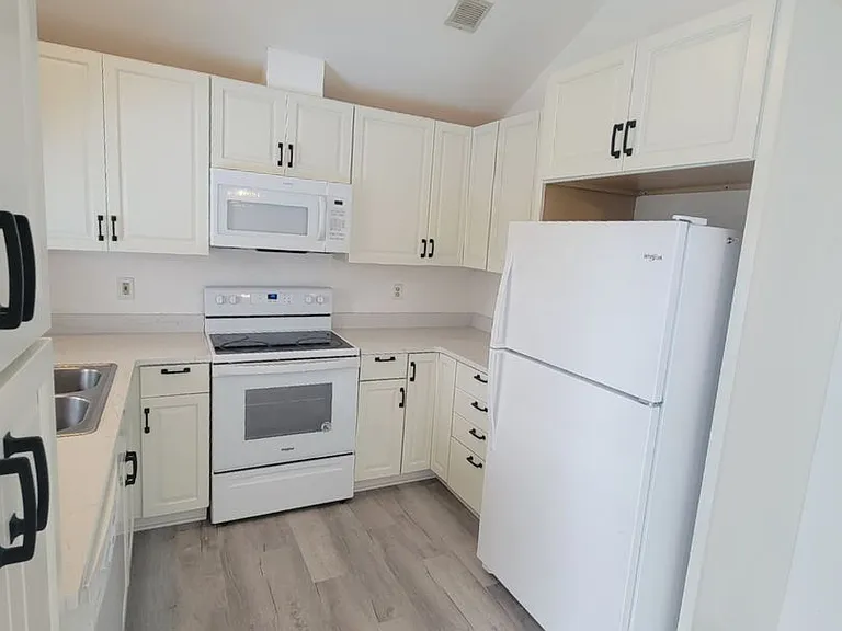 899 S 86th St — Photo 12