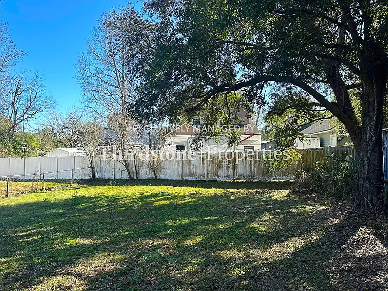 1136 Maynard St — Photo 17