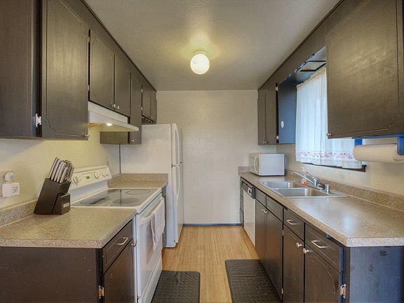 4th image of 7641 S Thompson Ave
