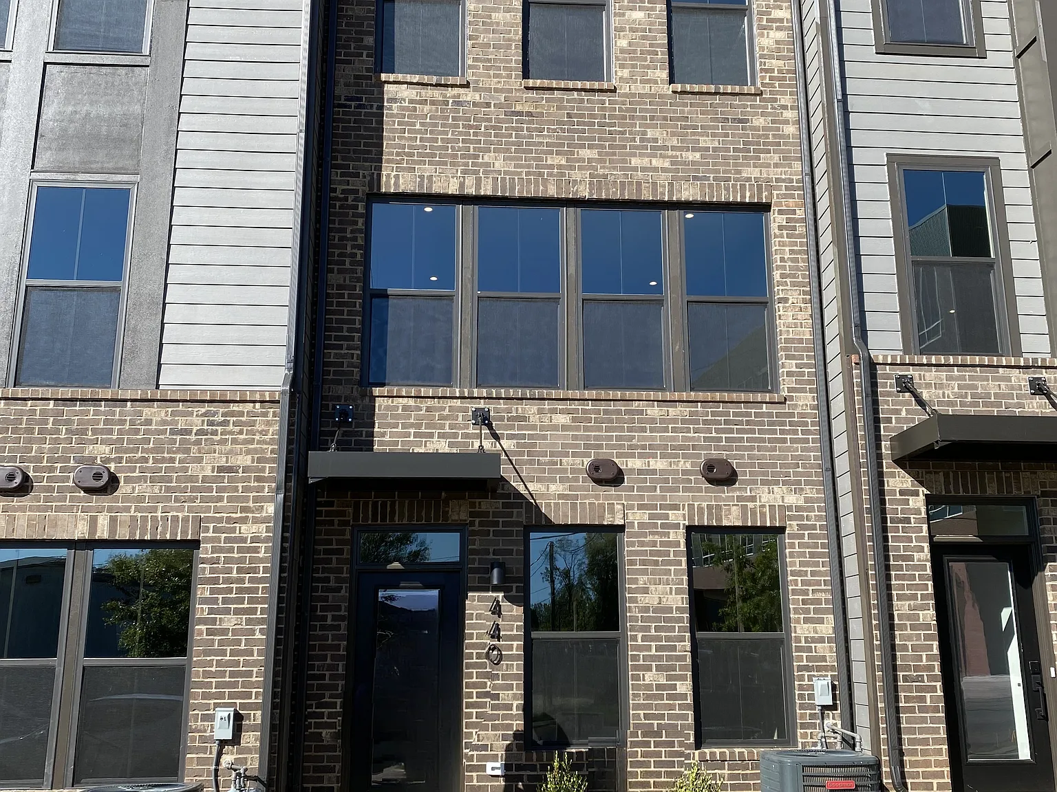 3 bed, 3.5 bath, 1850 sqft, $3,600 — Photo 1