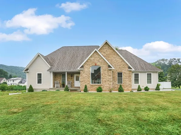 27 Coyote Cres, Feeding Hills, MA 01030