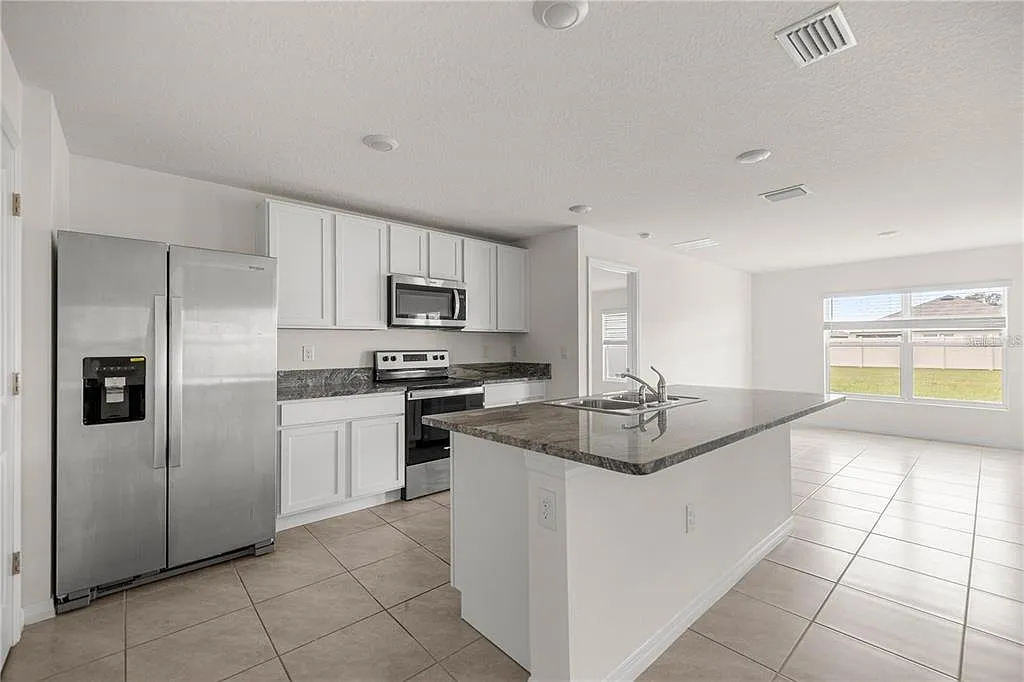 3 bed, 2.0 bath, 1670 sqft, $1,850 — Photo 2
