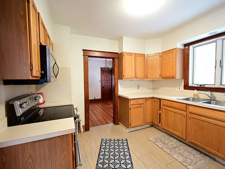 11 Brayton St — Photo 12