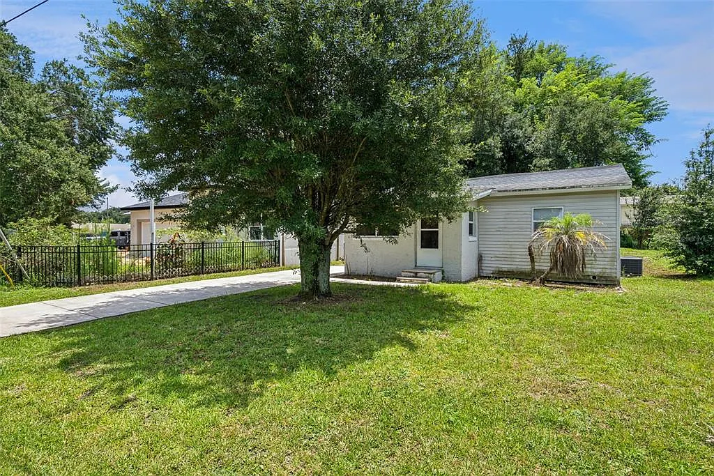 2 bed, 1.0 bath, 954 sqft, $1,545 — Photo 2