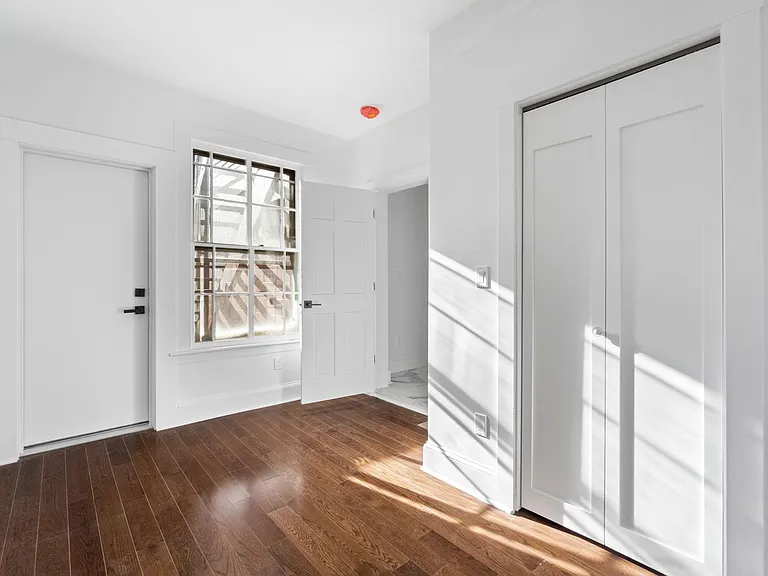 54 Trumbull St — Photo 14